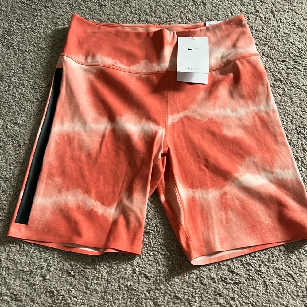 NWT Nike One Luxe bike shorts medium